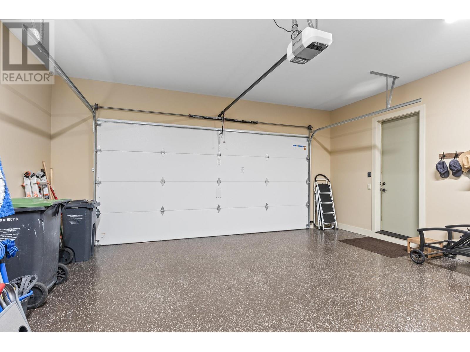  6166 Seymoure Avenue, Peachland