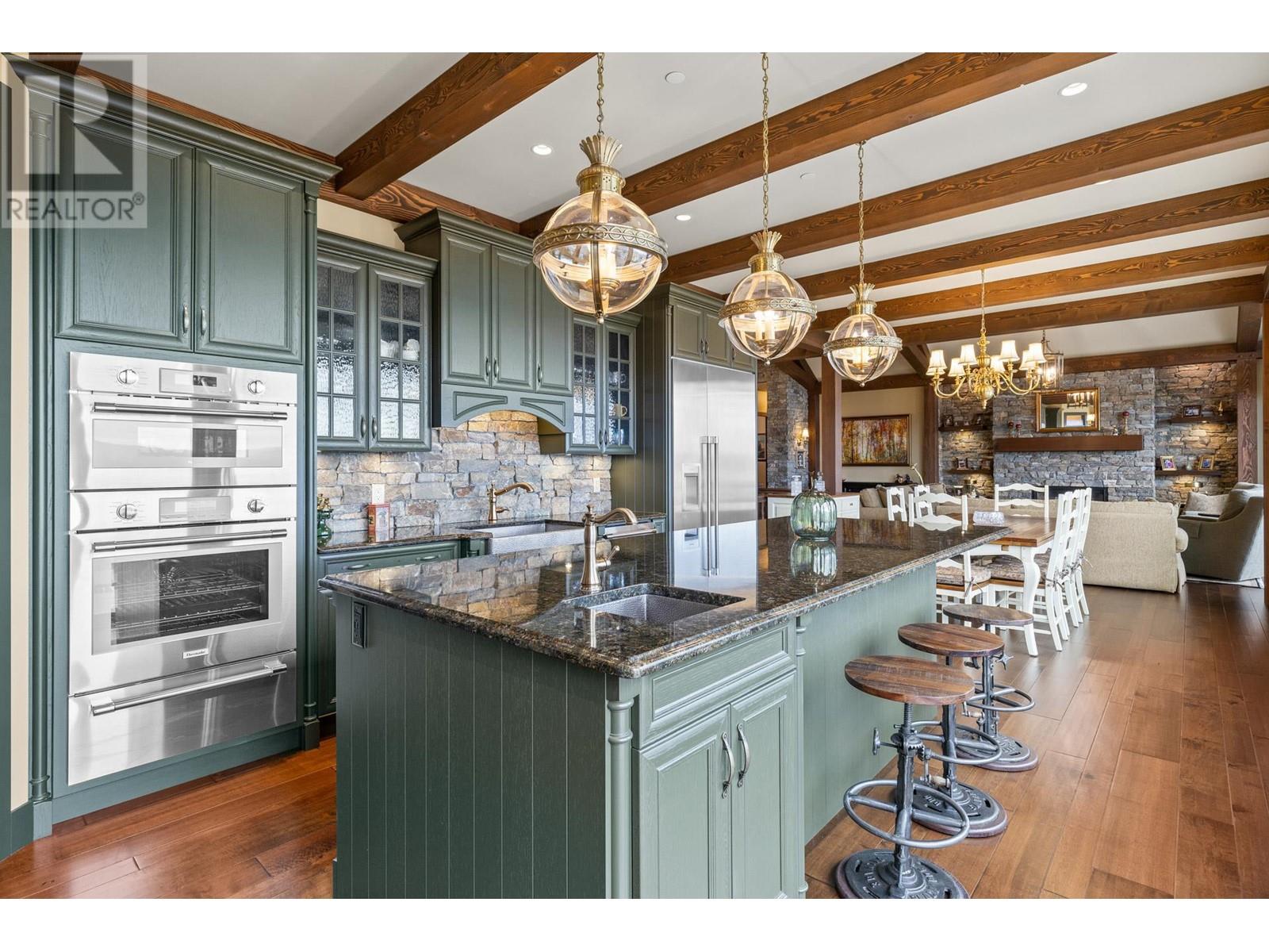  6166 Seymoure Avenue, Peachland