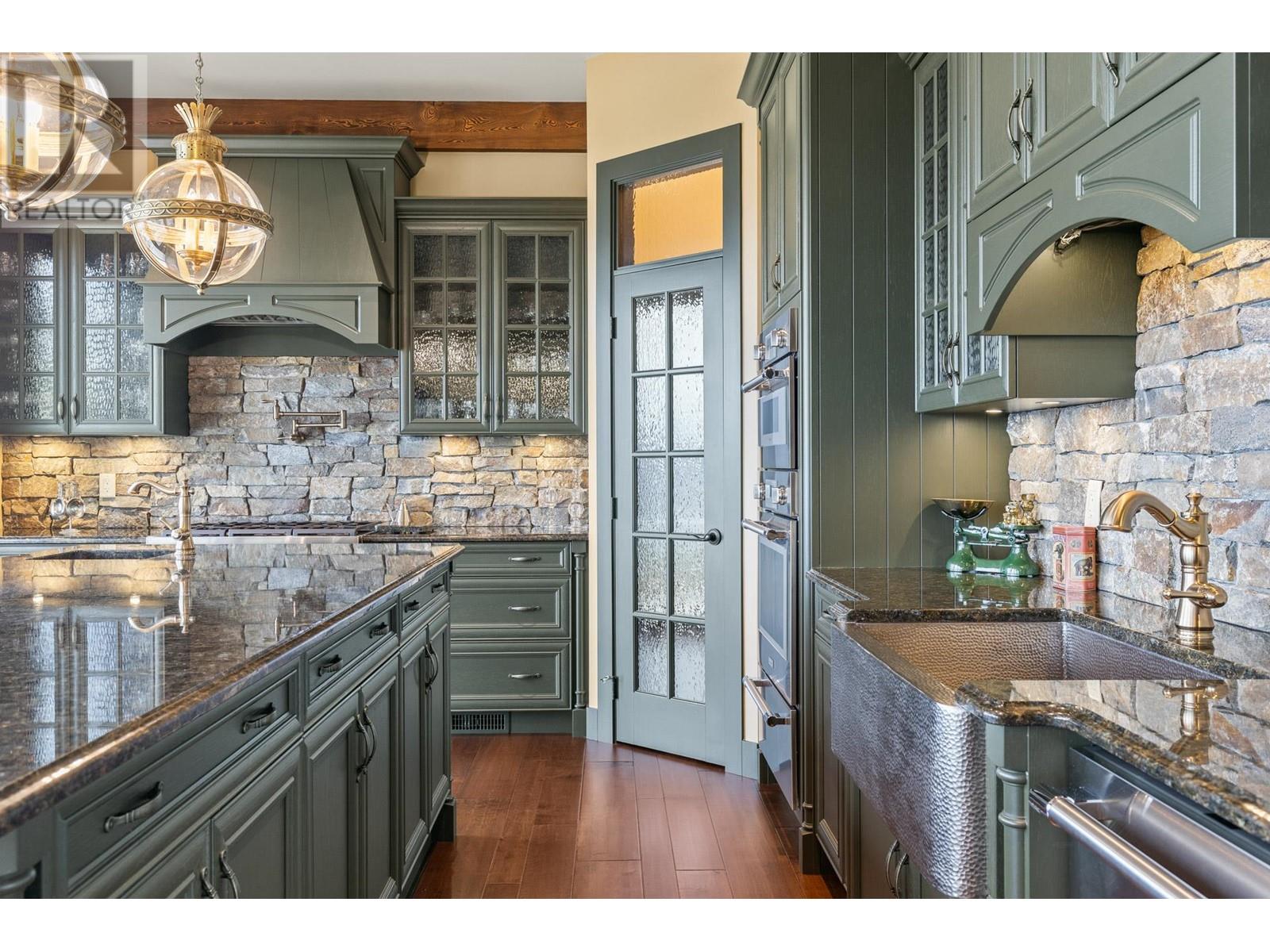  6166 Seymoure Avenue, Peachland