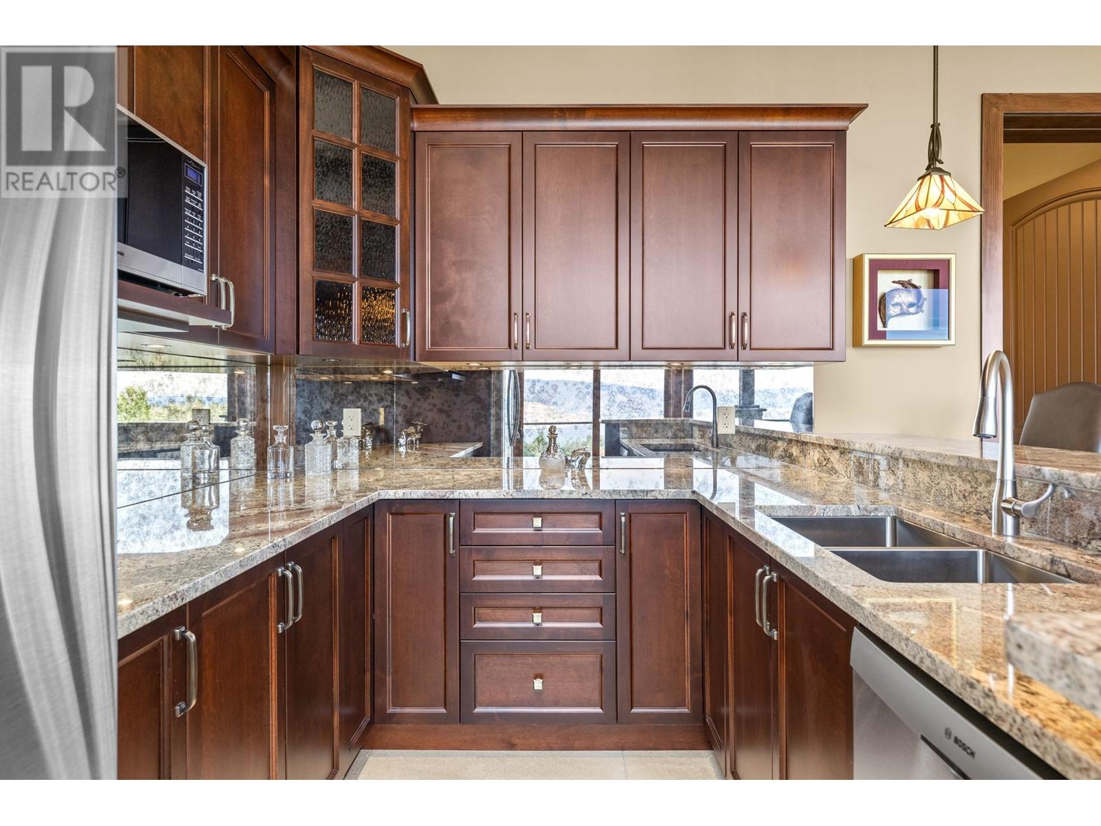  6166 Seymoure Avenue, Peachland