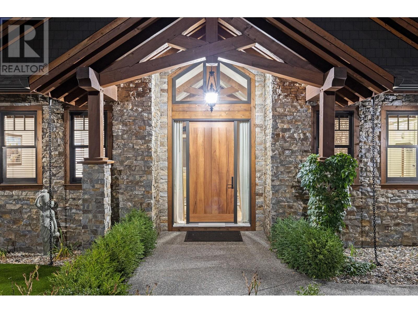  6166 Seymoure Avenue, Peachland