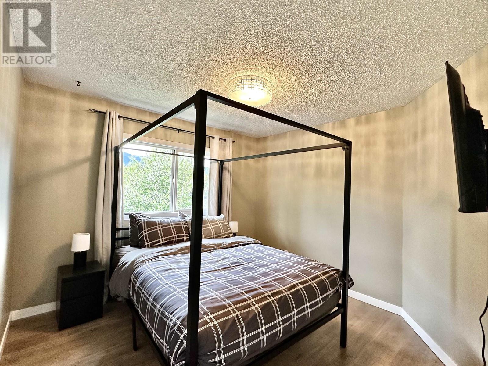 1915 CRANBERRY PLACE, Valemount