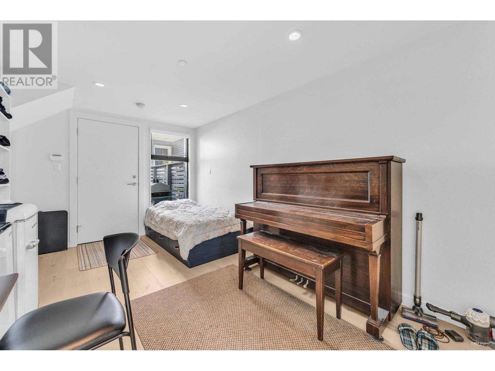 258 E 17TH AVENUE, Vancouver