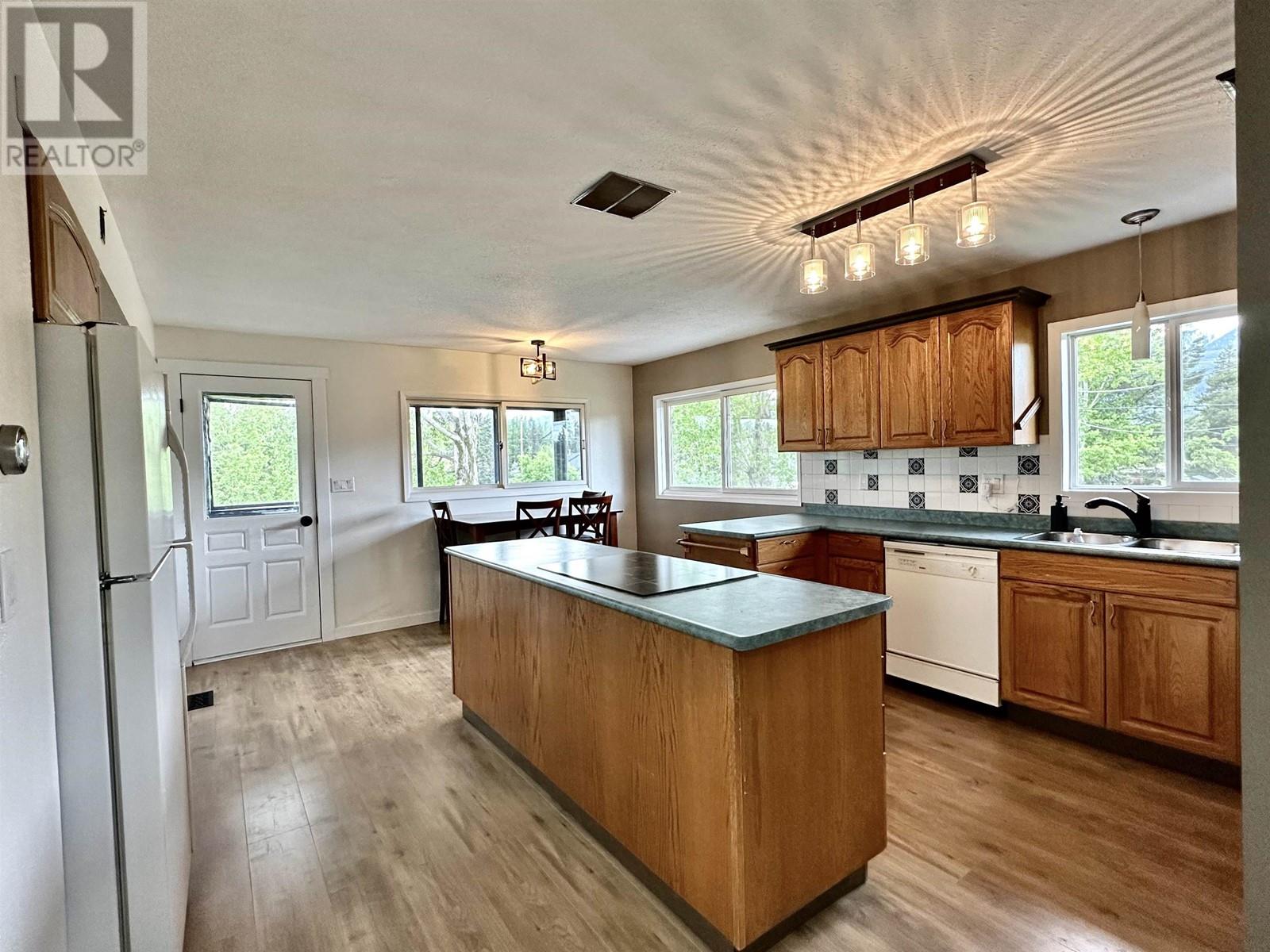 1915 CRANBERRY PLACE, Valemount