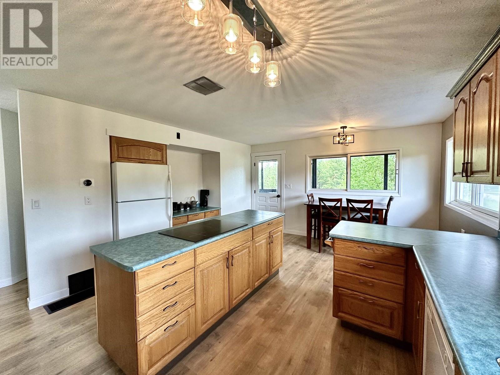 1915 CRANBERRY PLACE, Valemount