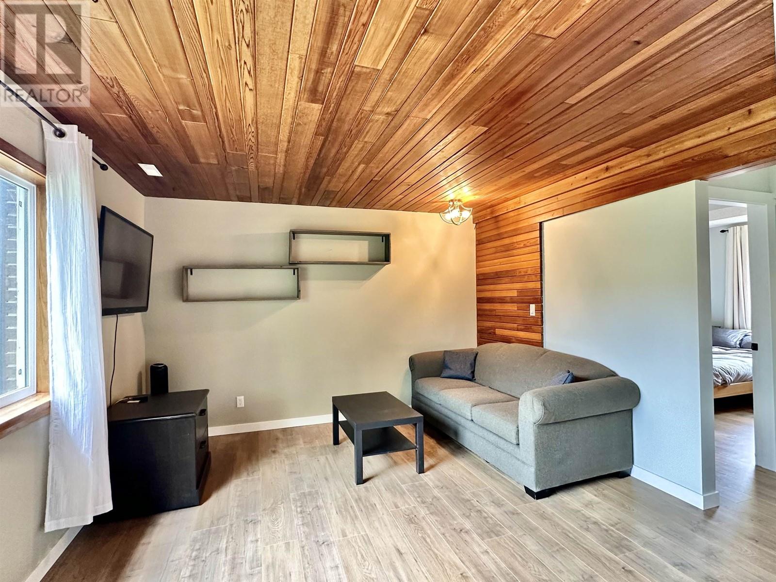 1915 CRANBERRY PLACE, Valemount