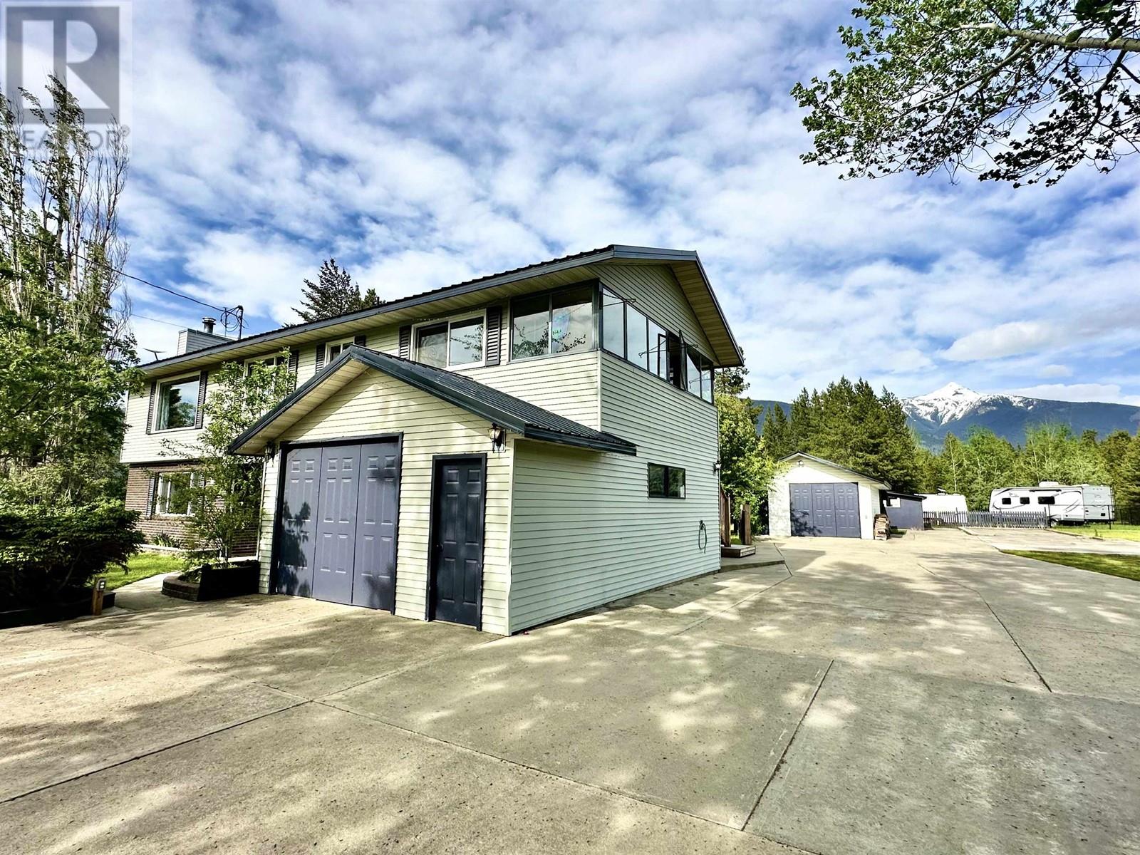 1915 CRANBERRY PLACE, Valemount