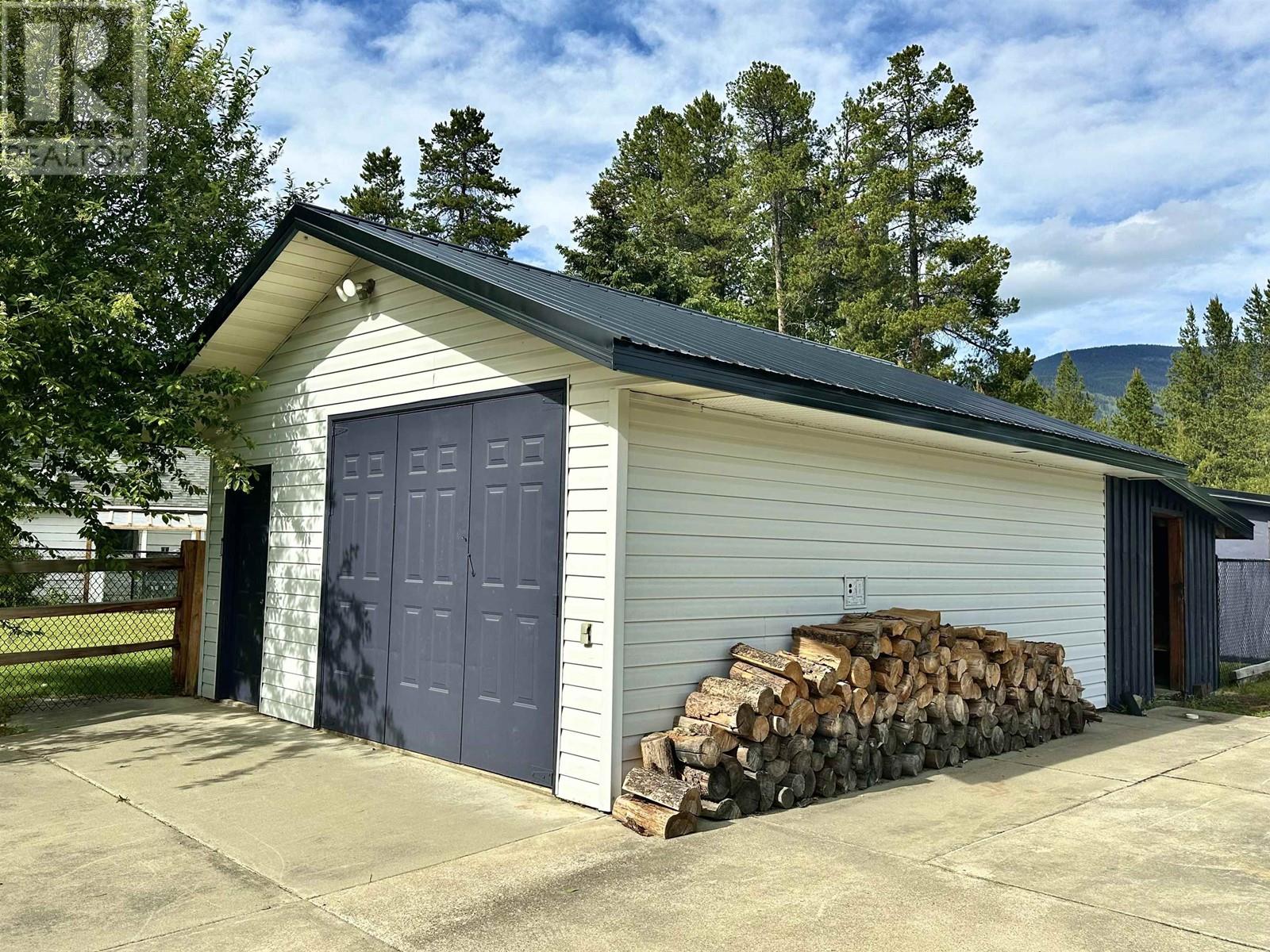 1915 CRANBERRY PLACE, Valemount