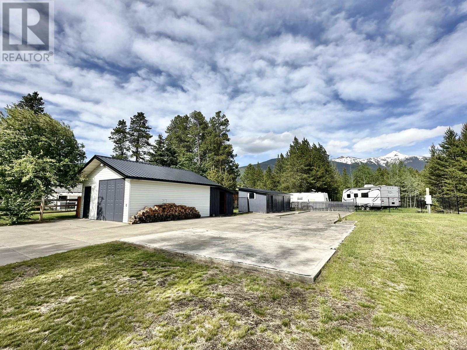 1915 CRANBERRY PLACE, Valemount