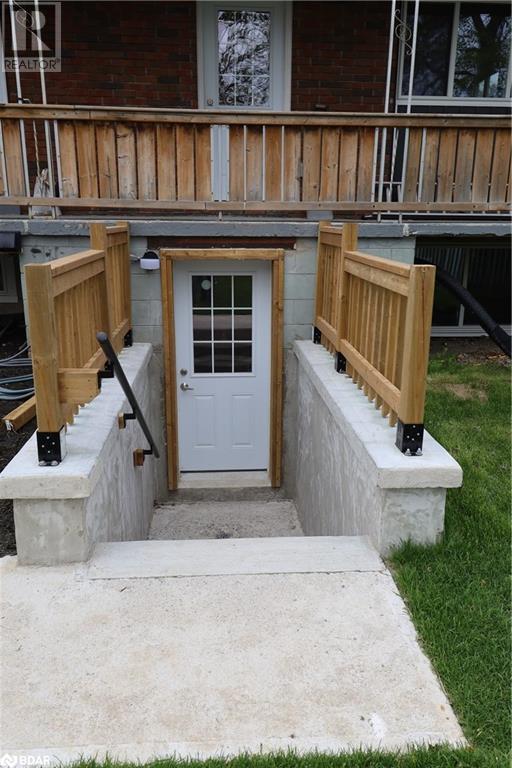Photo 19 of 47 E Grove Street E, Barrie ON