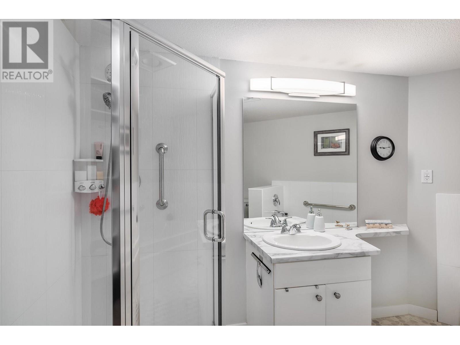 112 3300 Centennial Drive, Vernon