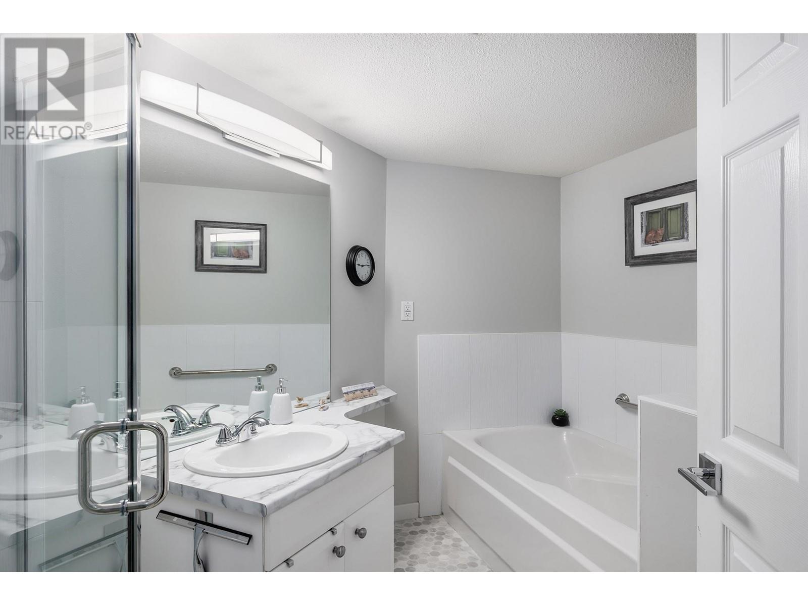112 3300 Centennial Drive, Vernon