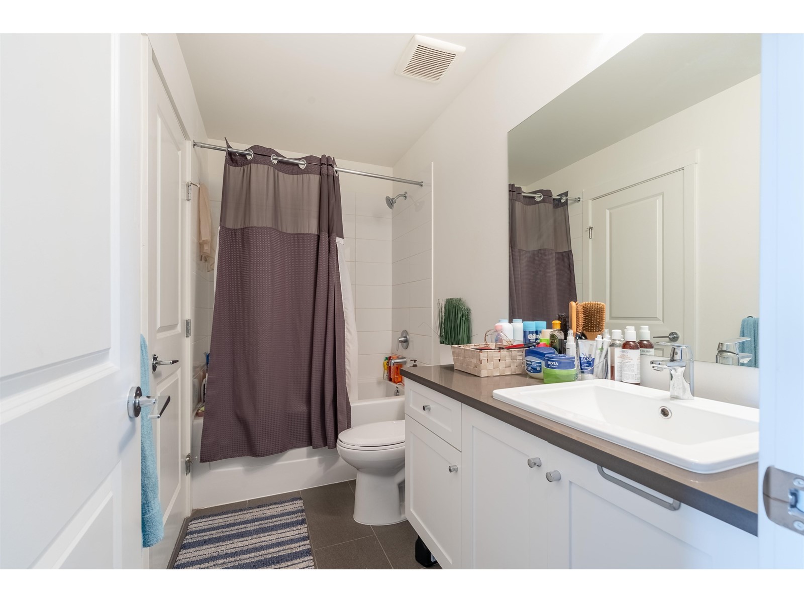 Photo 11 of 410 15835 85 Avenue, Surrey BC