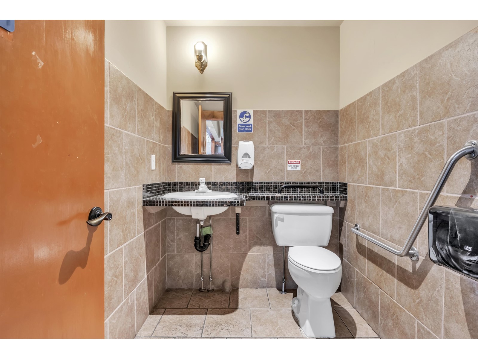 140 LILLOOET AVENUE, Harrison Hot Springs, Harrison Hot Springs