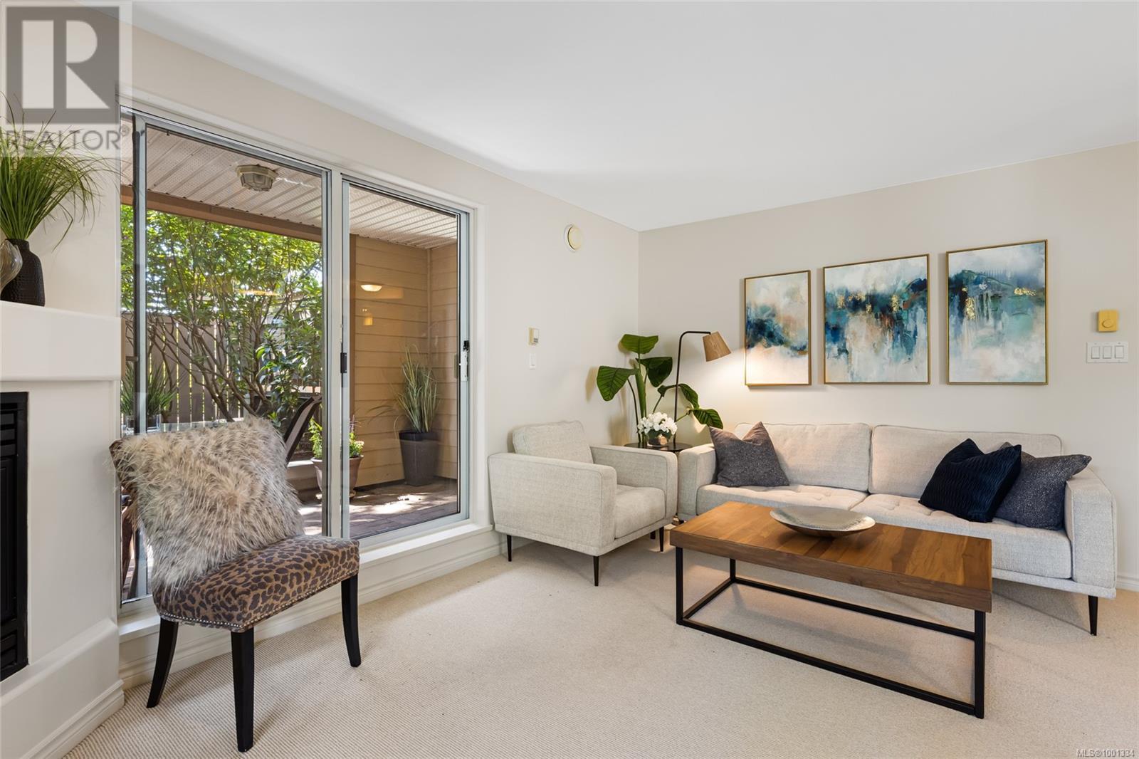 Single Family House for Sale in   Fort St Pentrelew Place Victoria 