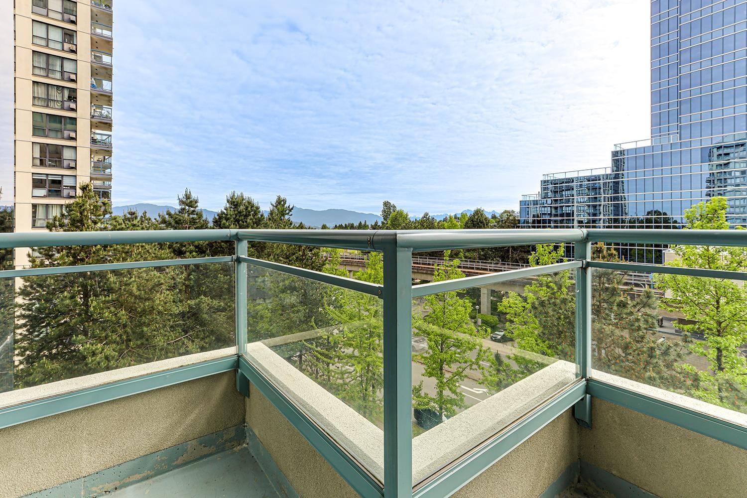 Photo 8 of 607 13383 108 Avenue, Surrey BC