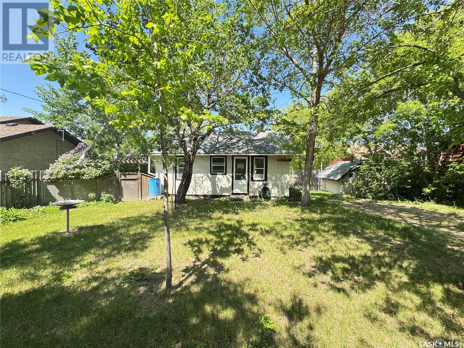 Photo 3 of 580 Nicoll Avenue, Regina Beach SK