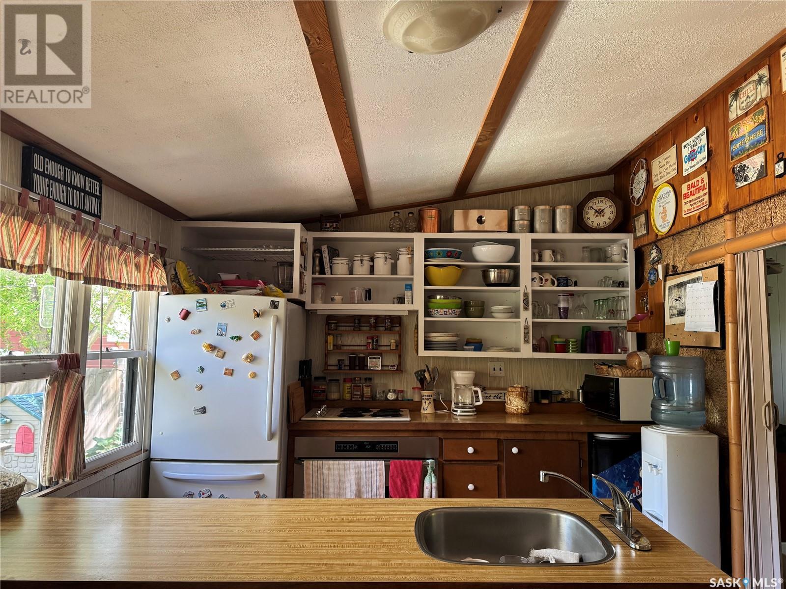 Photo 5 of 580 Nicoll Avenue, Regina Beach SK