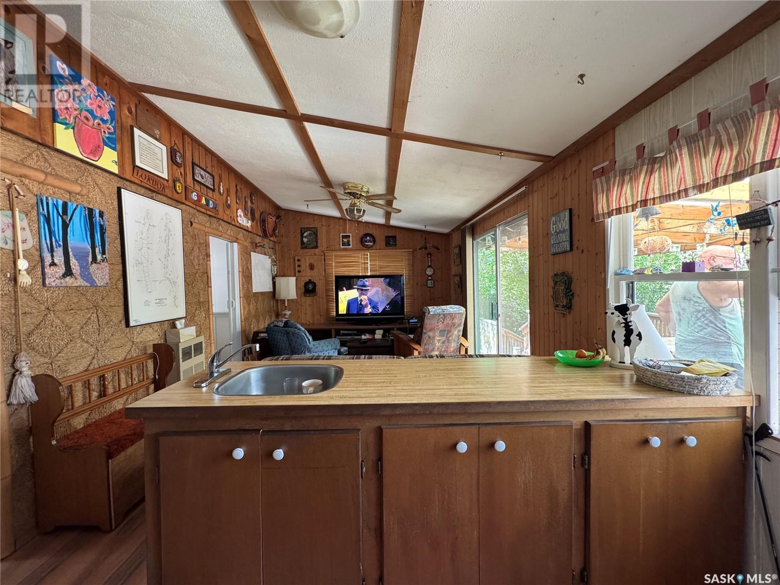 Photo 4 of 580 Nicoll Avenue, Regina Beach SK