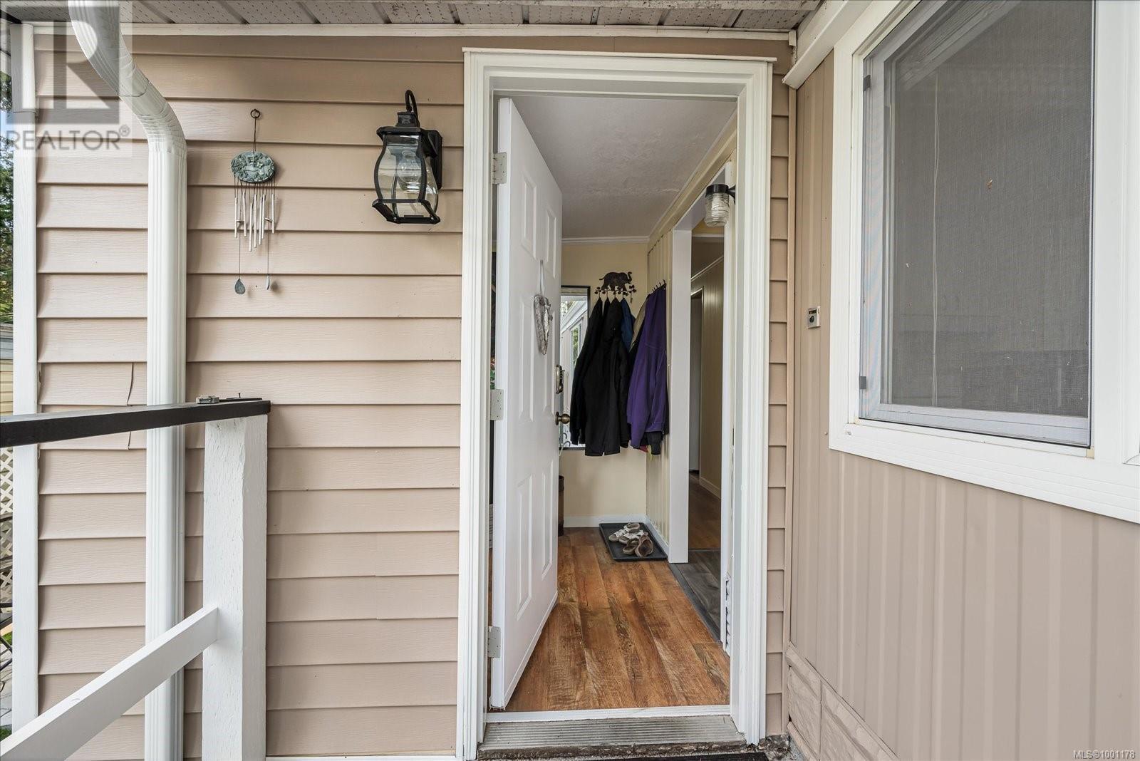 Photo 5 of 7 1247 Arbutus Rd, Parksville BC