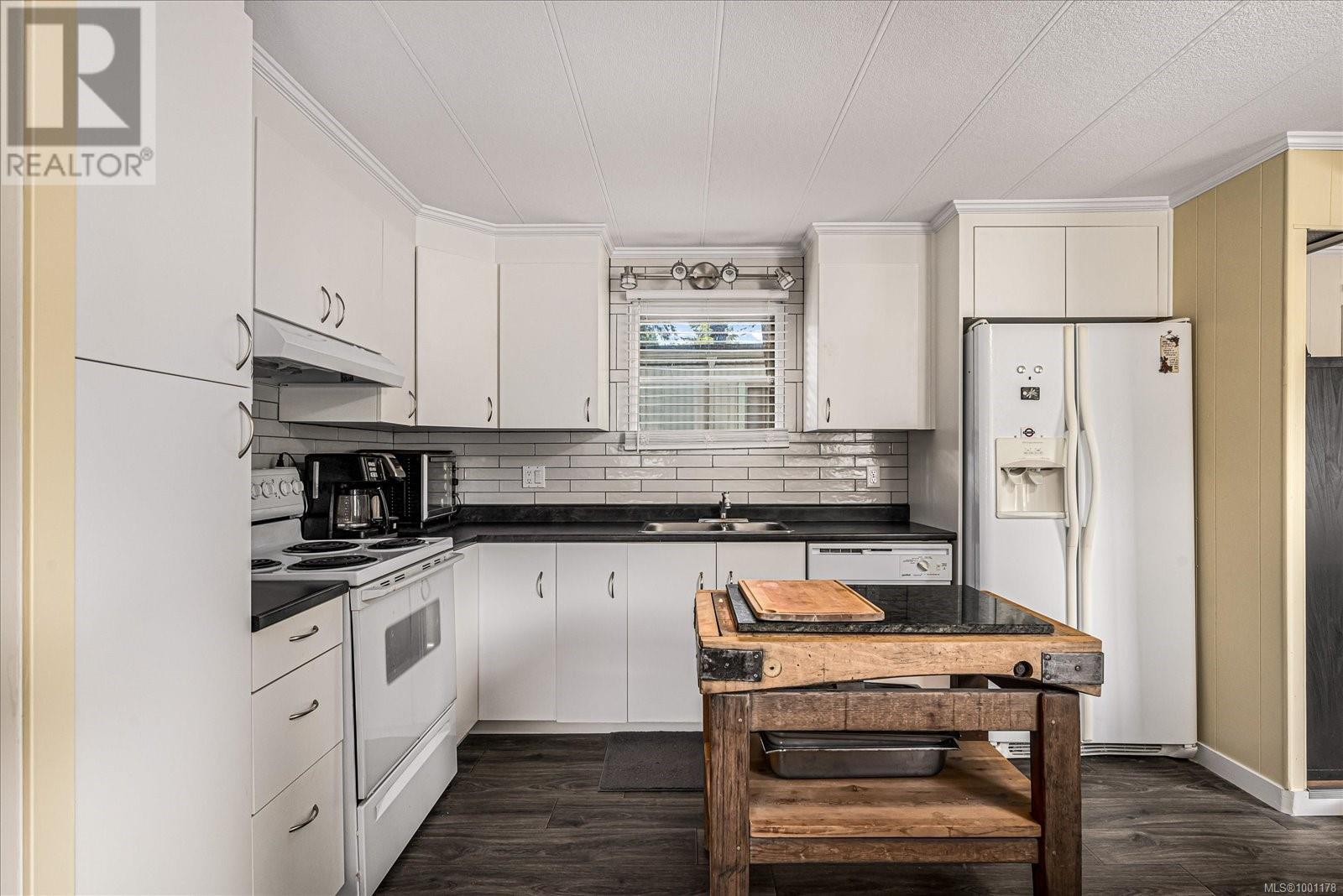 Photo 6 of 7 1247 Arbutus Rd, Parksville BC
