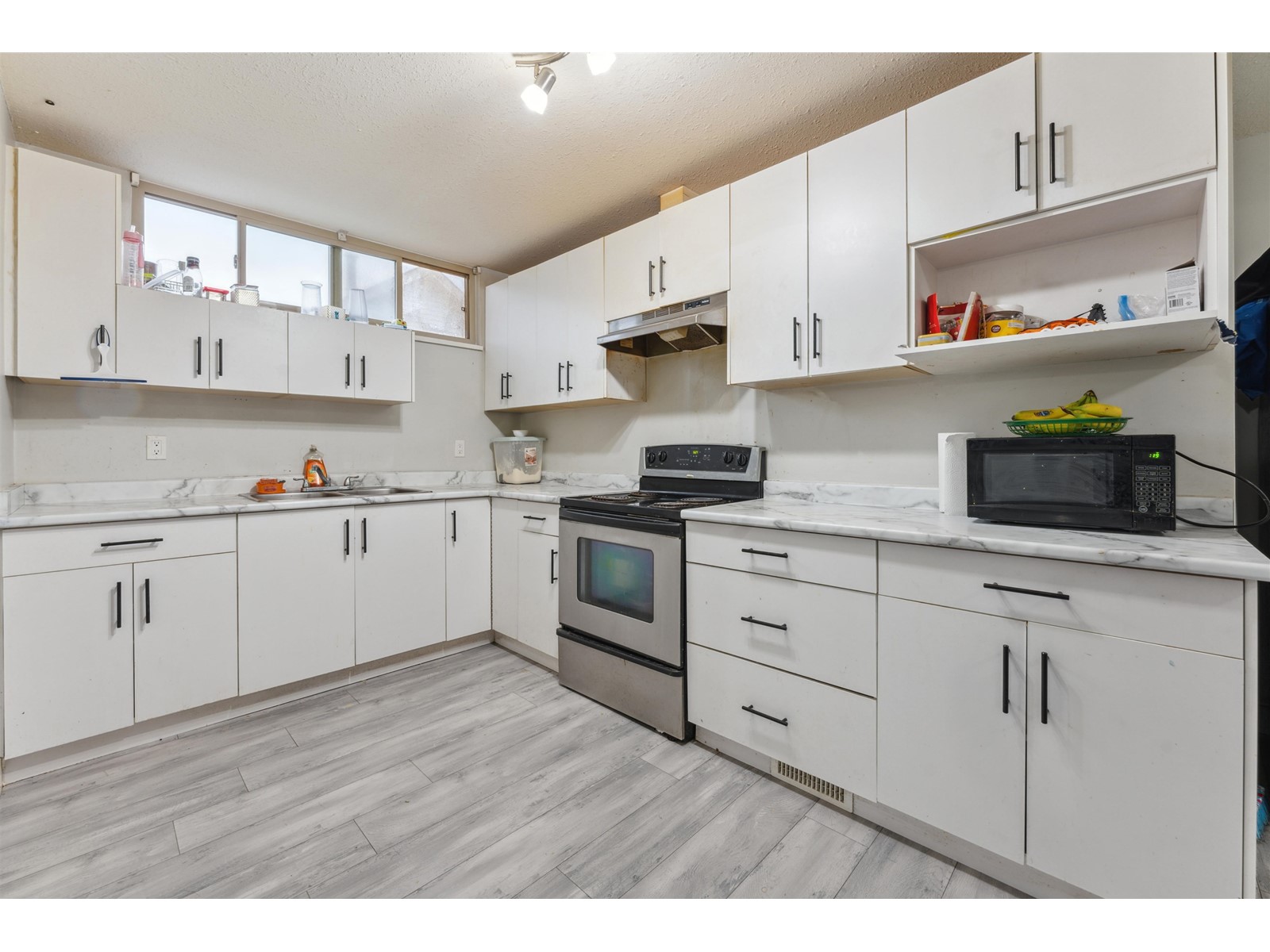 Photo 6 of 7652 124 Street, Surrey BC