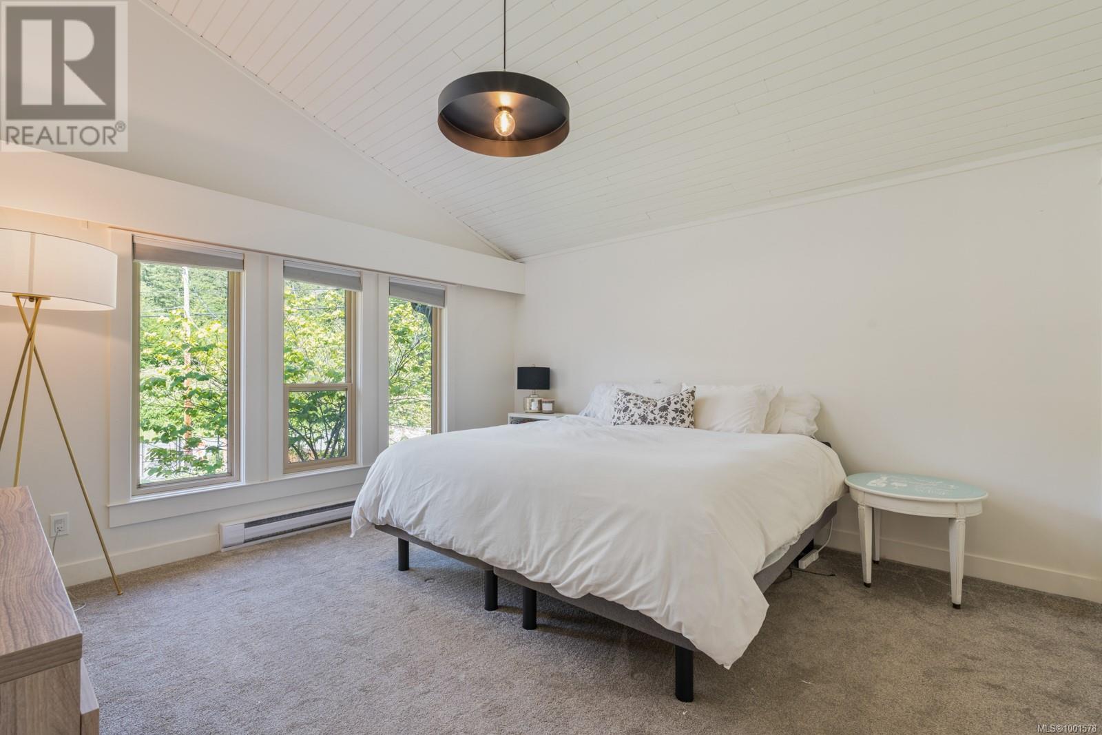  5045 Prospect Lake Road, Saanich