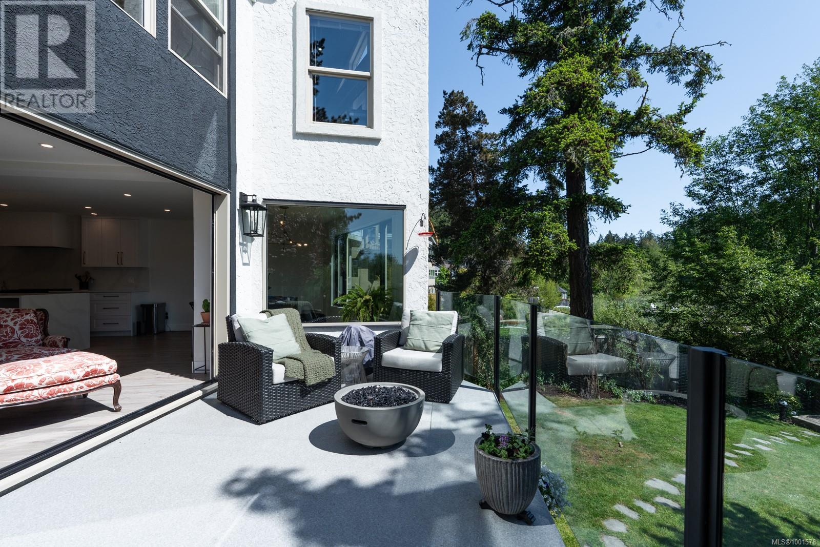  5045 Prospect Lake Road, Saanich