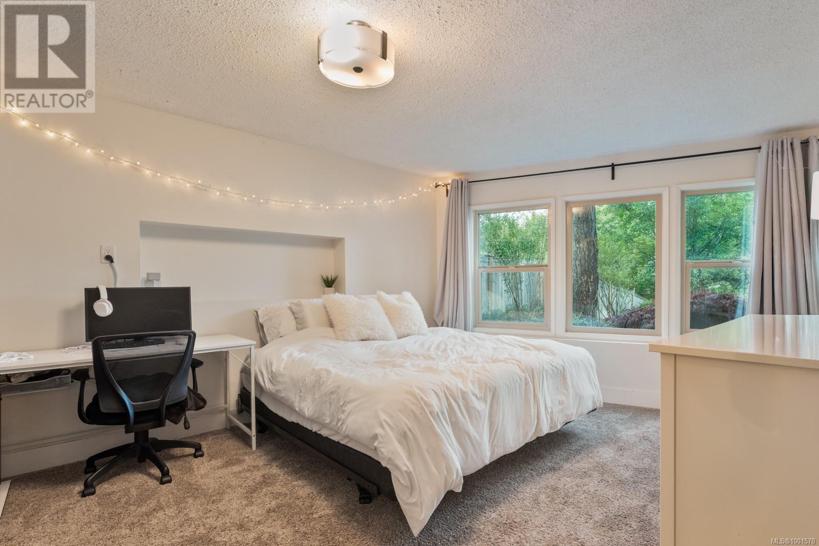  5045 Prospect Lake Road, Saanich