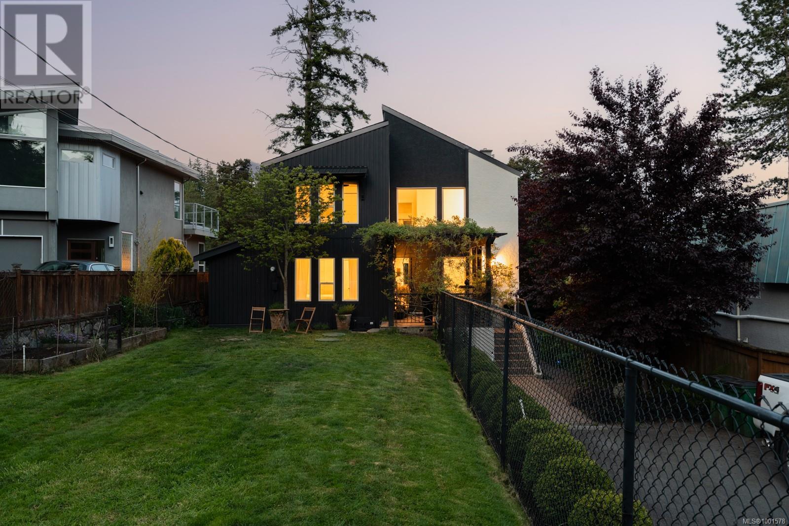  5045 Prospect Lake Road, Saanich