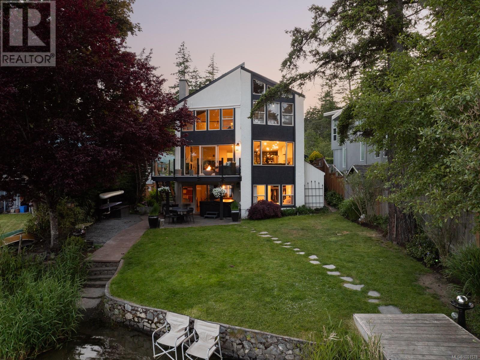  5045 Prospect Lake Road, Saanich