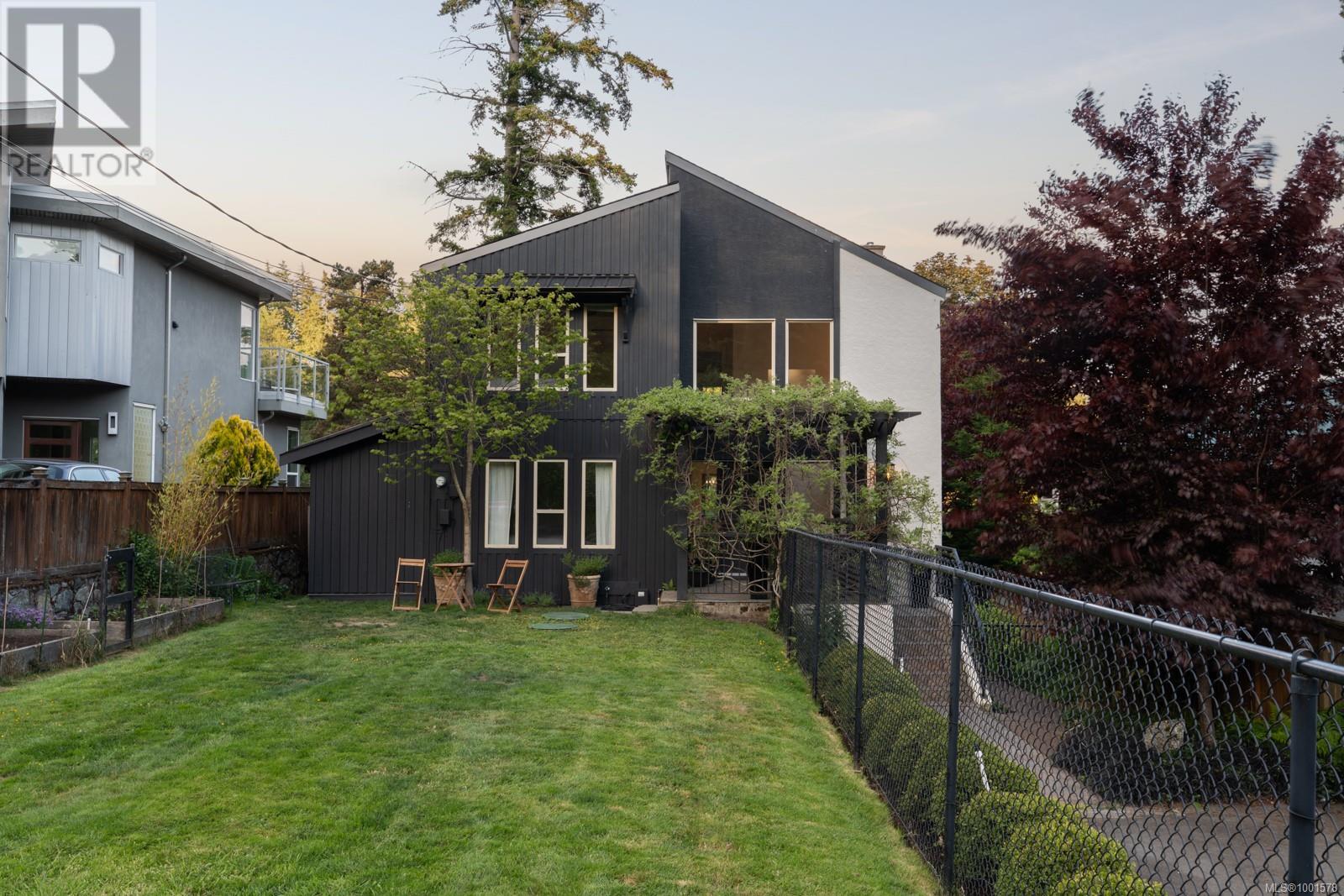  5045 Prospect Lake Road, Saanich