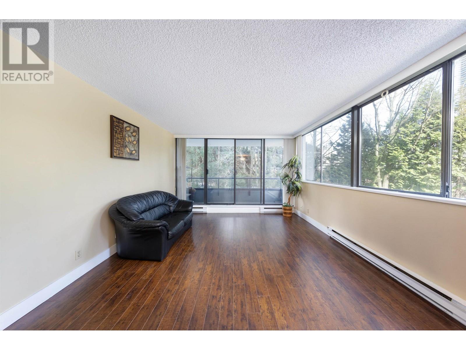 Photo 4 of 204 9521 Cardston Court, Burnaby BC