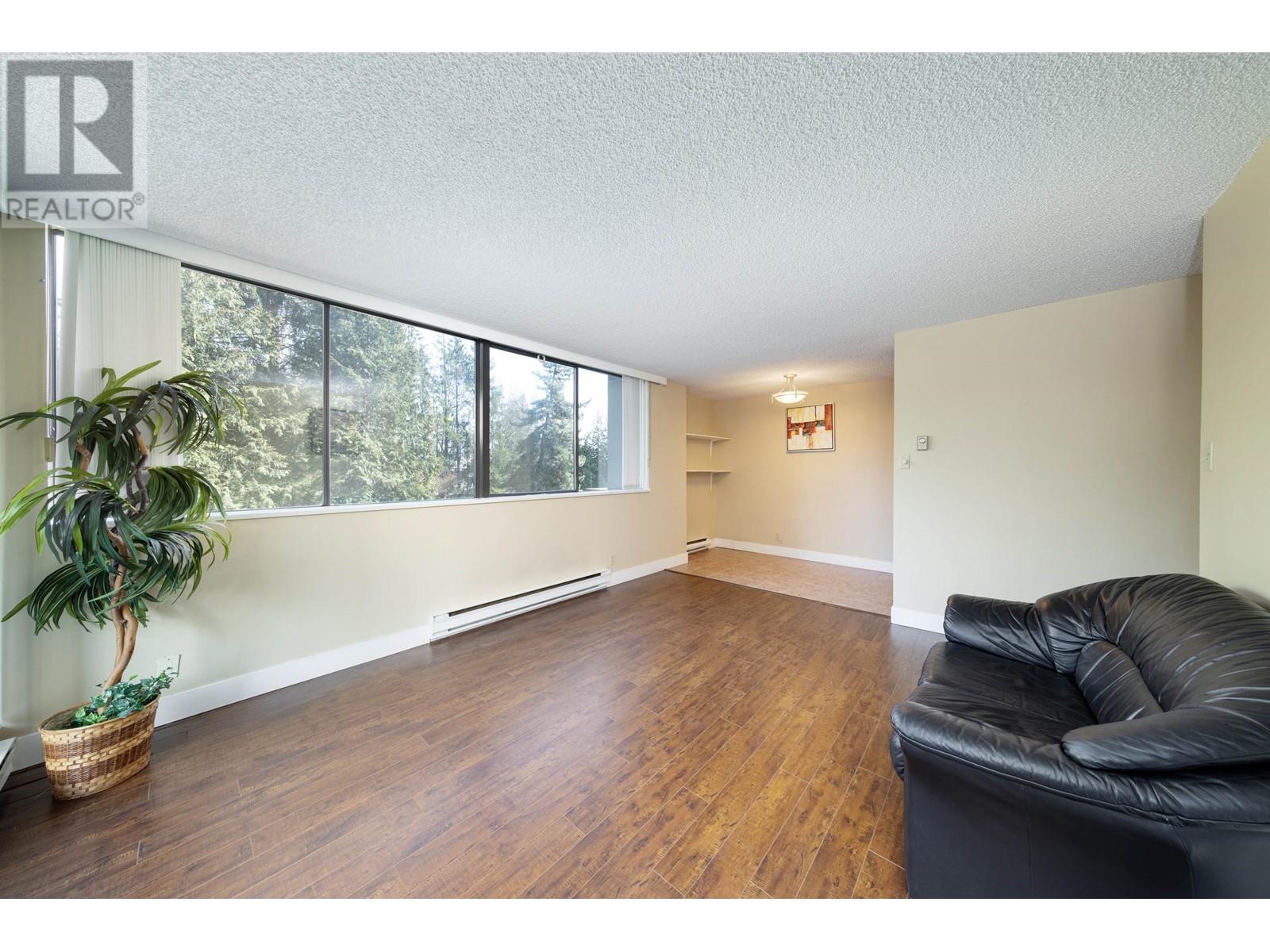 Photo 5 of 204 9521 Cardston Court, Burnaby BC