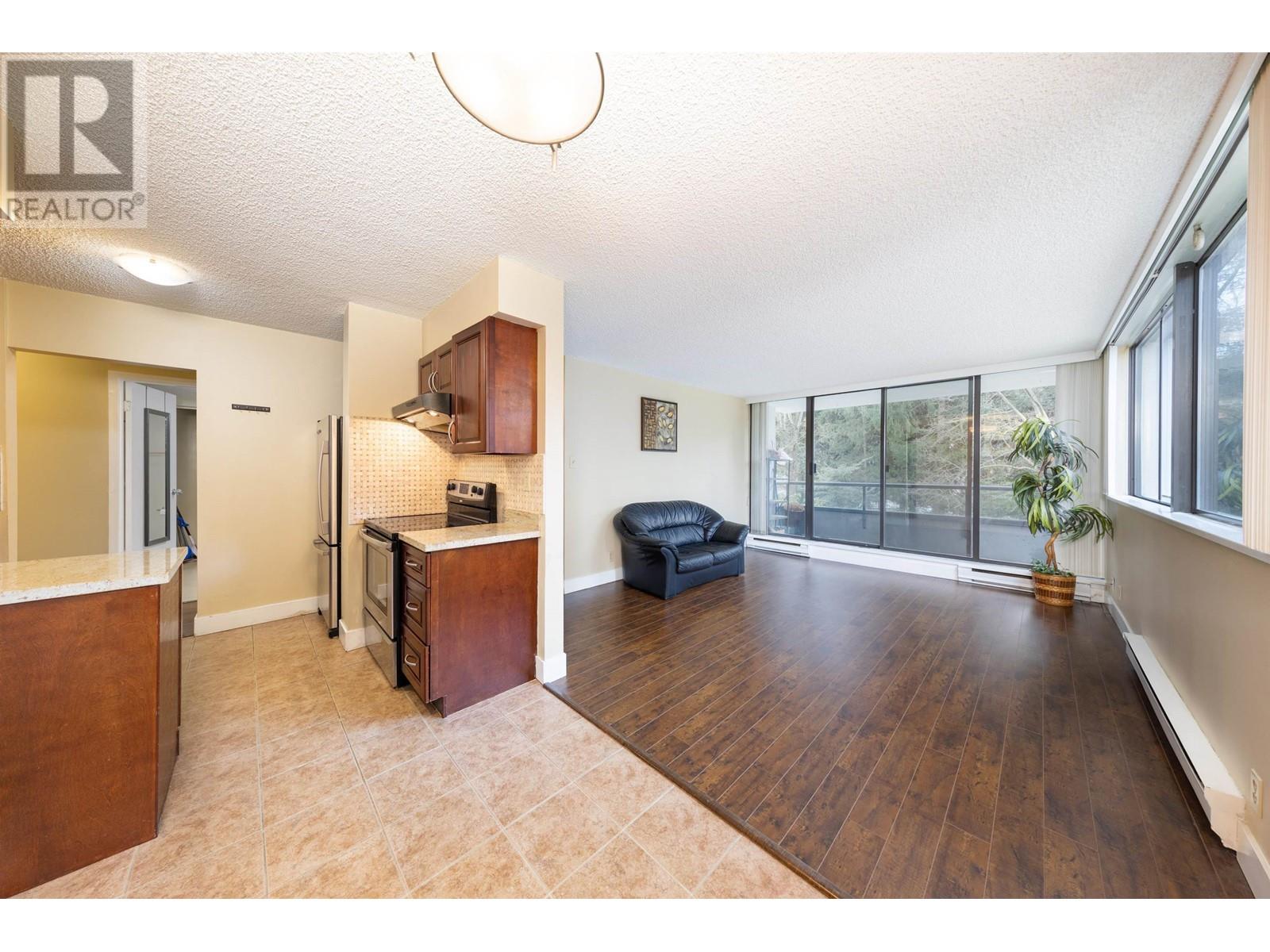 Photo 9 of 204 9521 Cardston Court, Burnaby BC