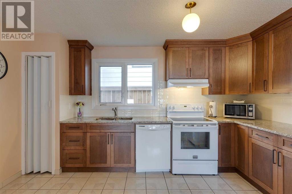 Single Family House Bungalow for Sale in  Bermuda Drive NW Beddington Heights Calgary 