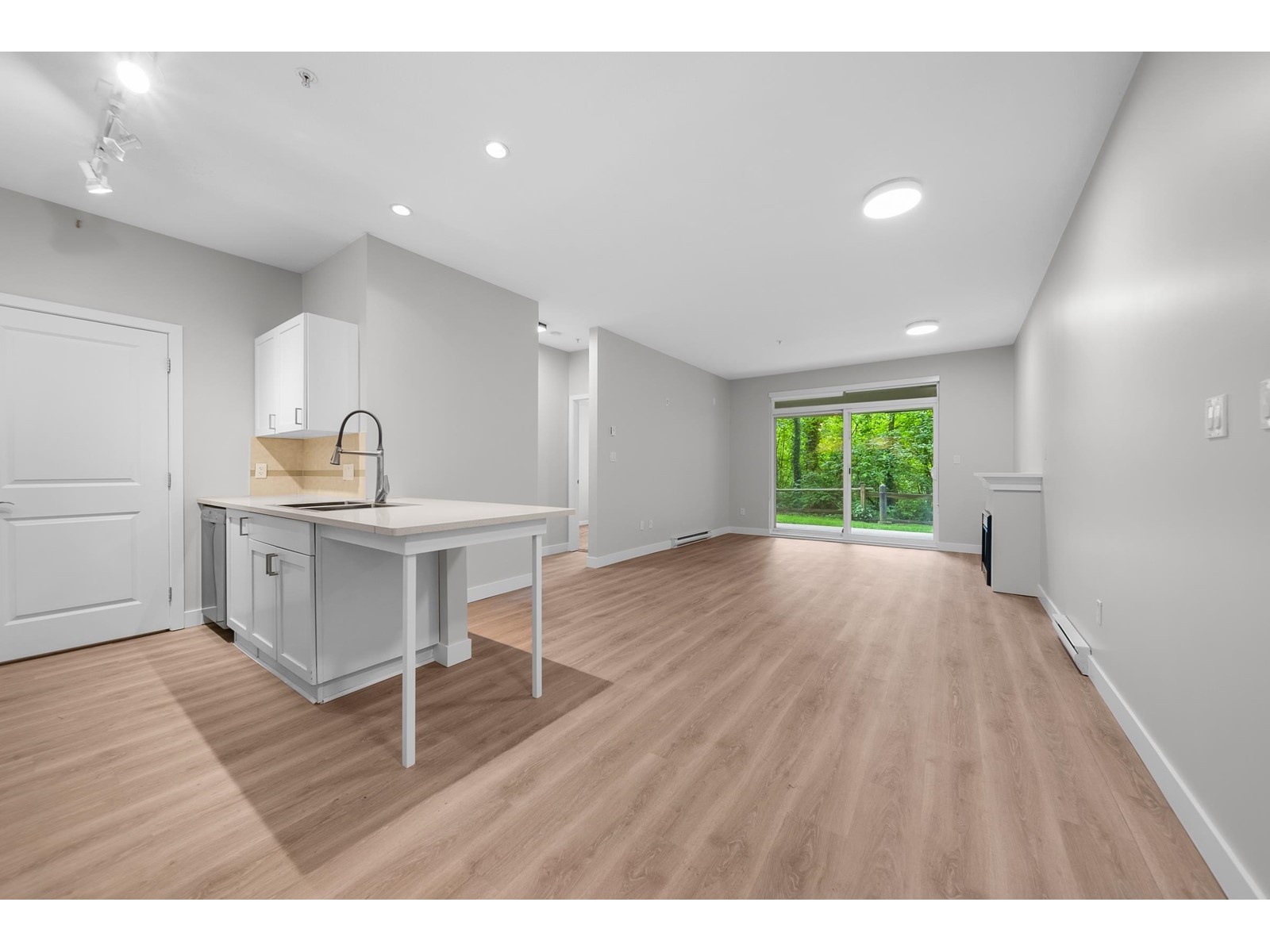 103 33318 E BOURQUIN CRESCENT, Abbotsford real estate listing for sale