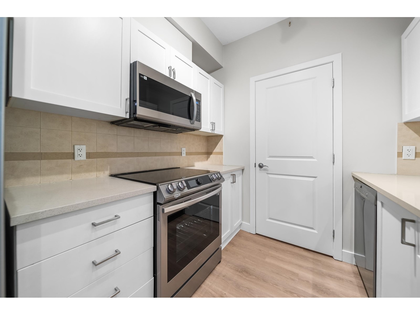 103 33318 E BOURQUIN CRESCENT, Abbotsford real estate listing R3004707