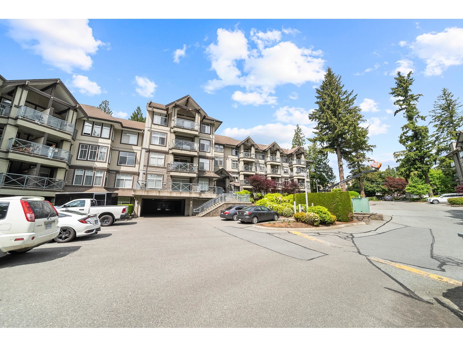 103 33318 E BOURQUIN CRESCENT, Abbotsford real estate listing R3004707