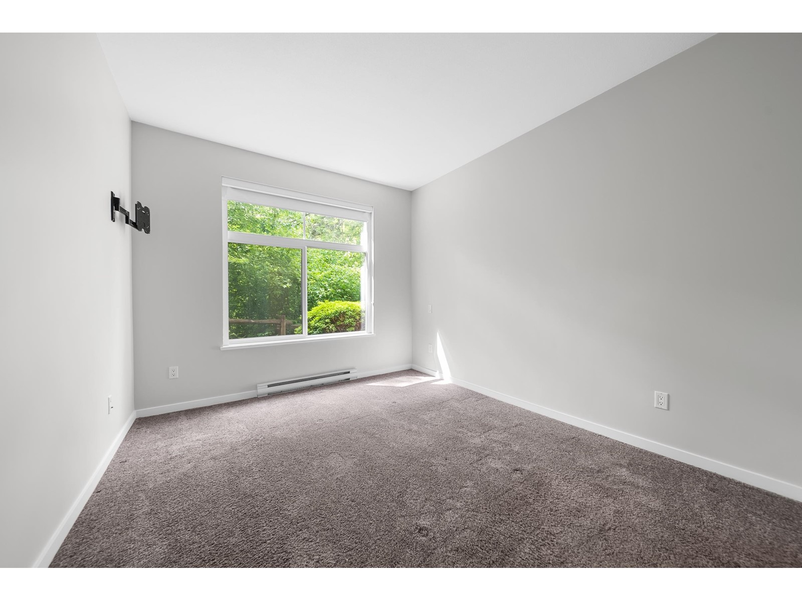103 33318 E BOURQUIN CRESCENT, Abbotsford real estate listing R3004707