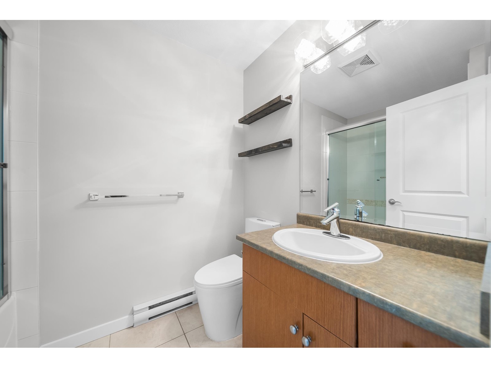 103 33318 E BOURQUIN CRESCENT, Abbotsford real estate listing R3004707