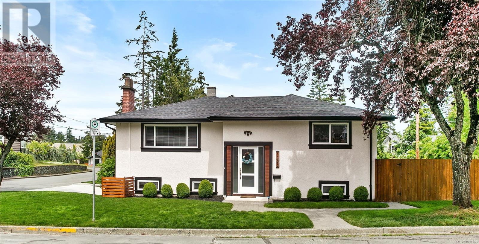 1392 Treebank Rd W, Esquimalt