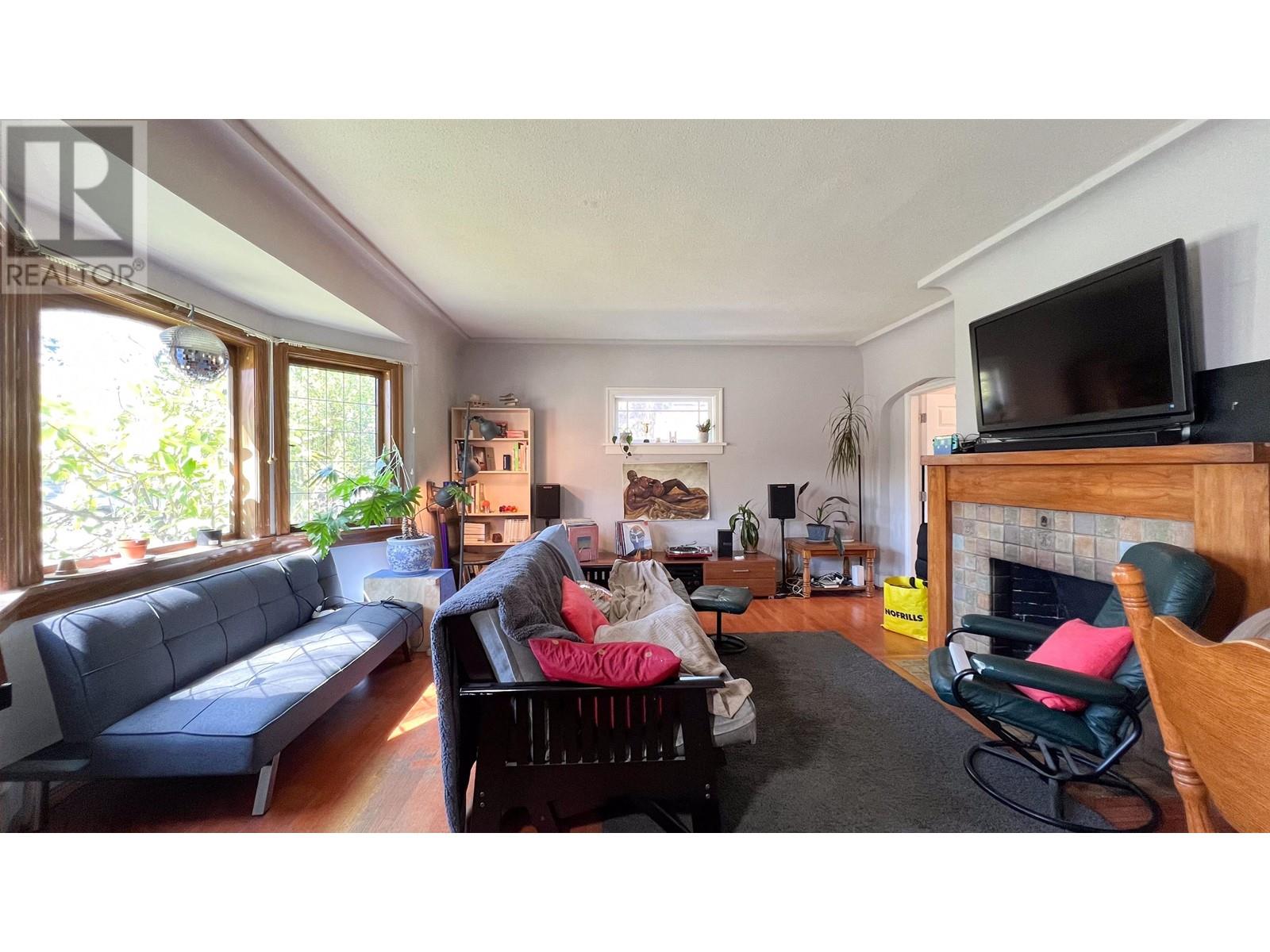 Photo 5 of 3088 Discovery Street, Vancouver BC