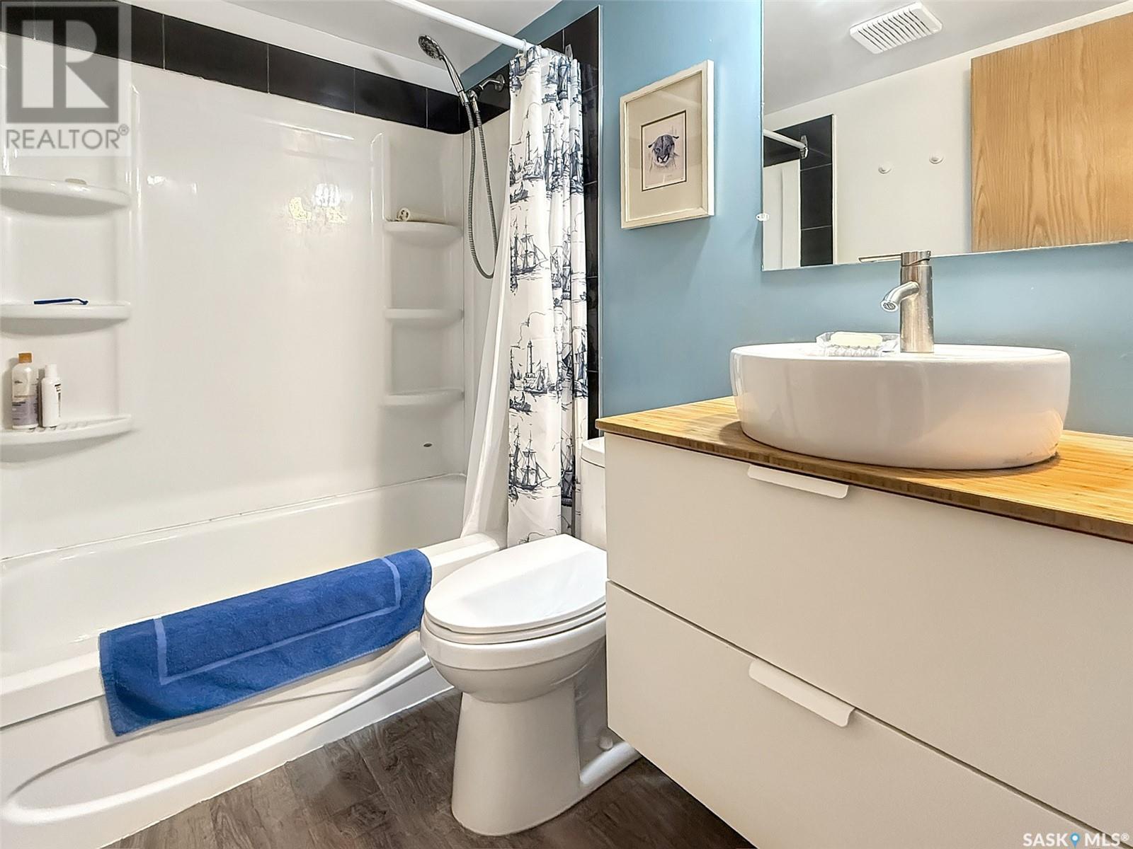 Single Family House Low rise for Sale in   th AVENUE NE Swift Current 
