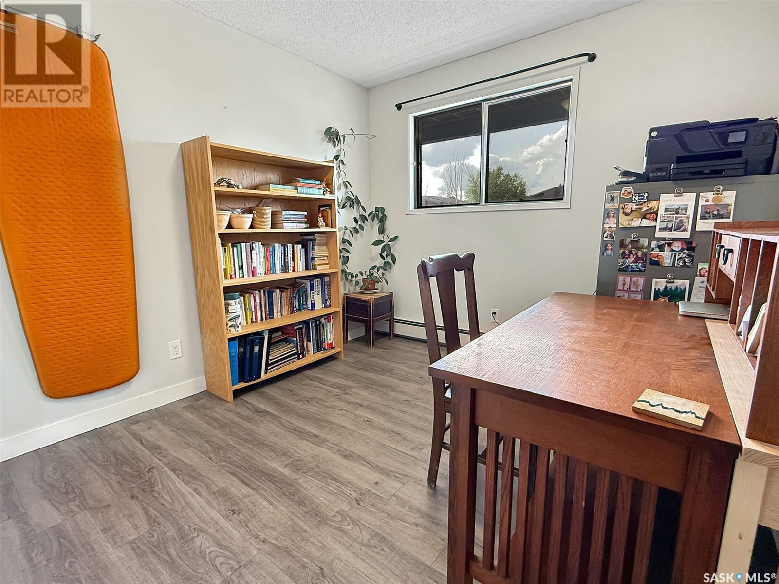 Single Family House Low rise for Sale in   th AVENUE NE Swift Current 