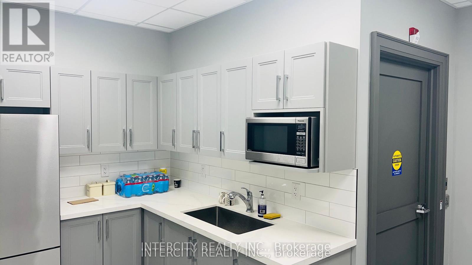 Photo 10 of 110 127 Westmore Drive, Toronto ON