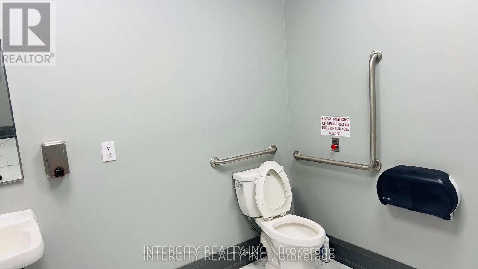 Photo 15 of 110 127 Westmore Drive, Toronto ON