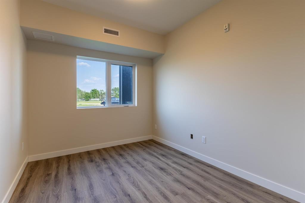 Photo 5 of 139 1505 Molson Street, Winnipeg MB