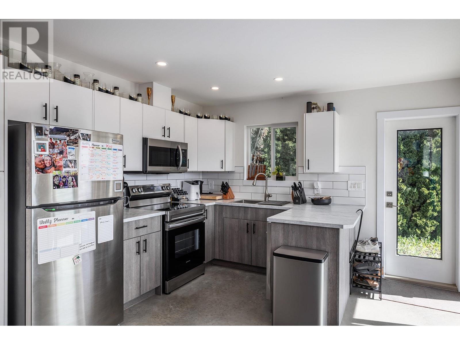  Glenway Road, West Kelowna