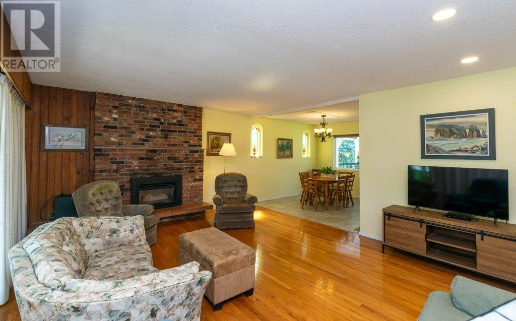  940 2nd Avenue Southeast, Salmon Arm